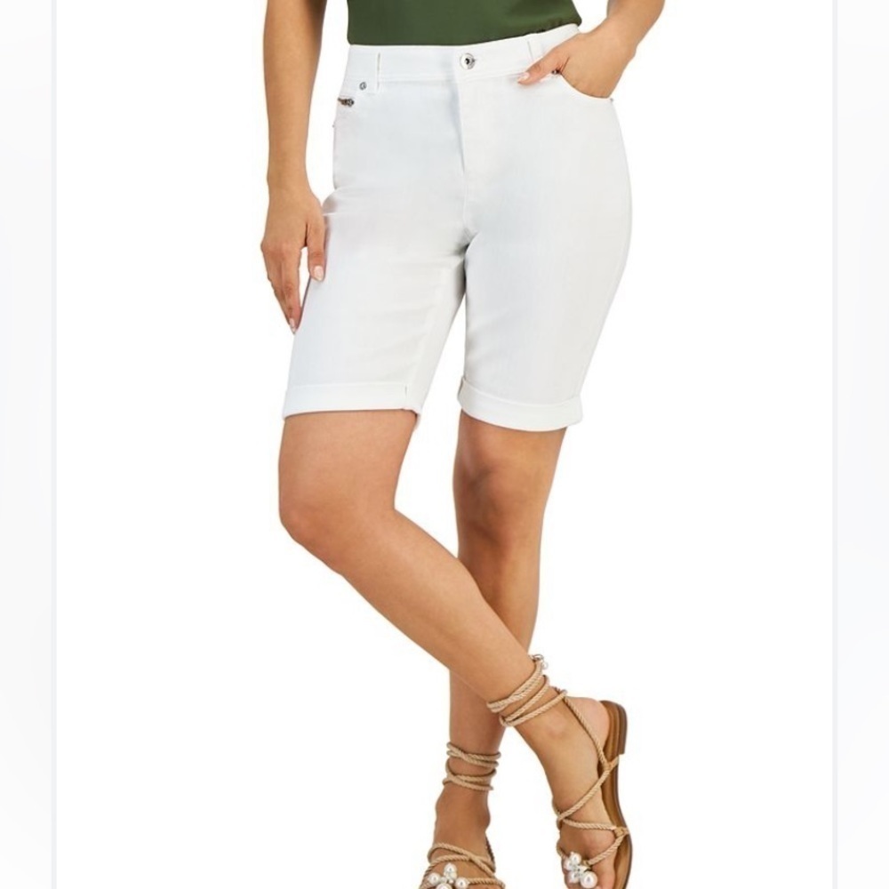 I.n.c. INTERNATIONAL CONCEPTS
NWT 14P Women's High Rise Denim
Bermuda Shorts